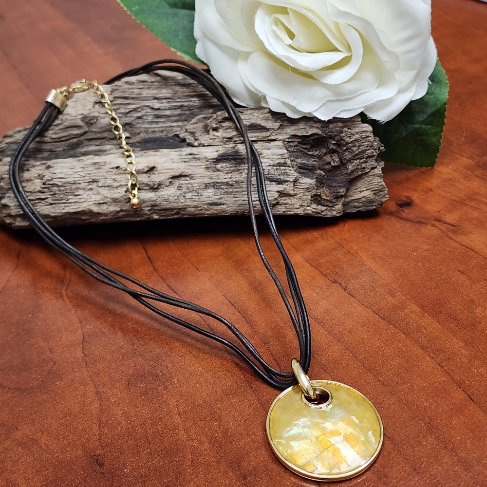 Vintage Lia Sophia Gold Toned Shell Pendant Necklace